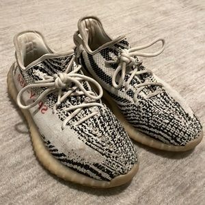 Yeezy 350v2 zebra size 10.5